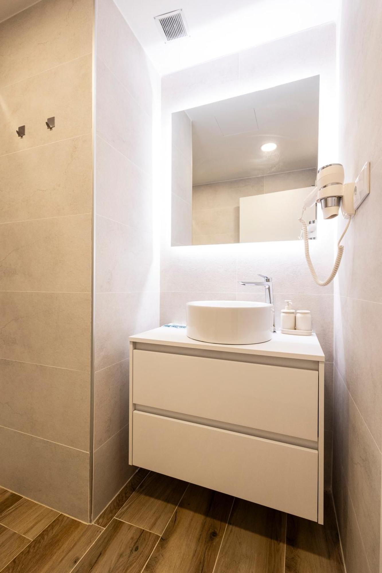 Cortes Suites By Concept Flats Валенсия Екстериор снимка