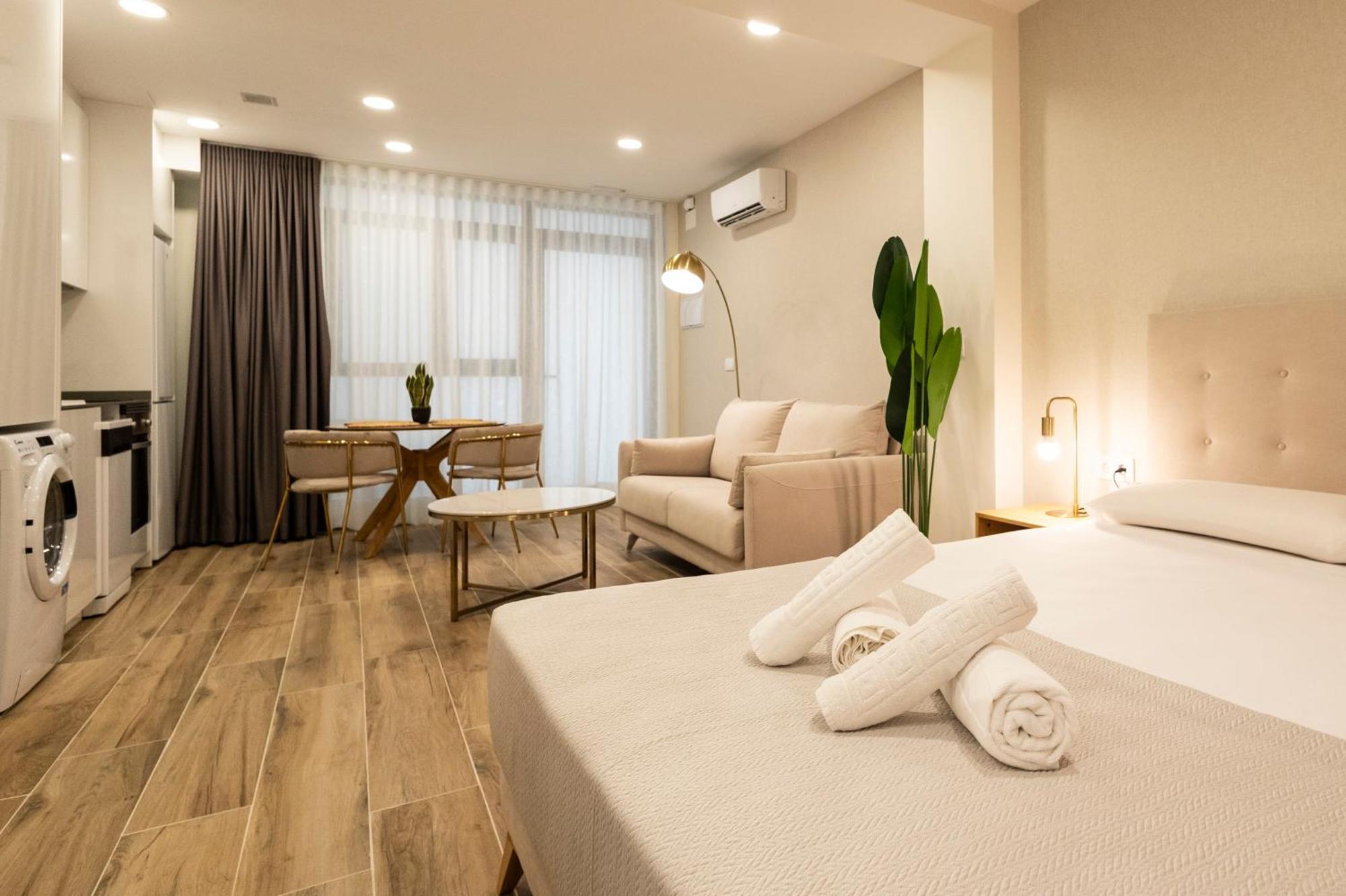 Cortes Suites By Concept Flats Валенсия Екстериор снимка