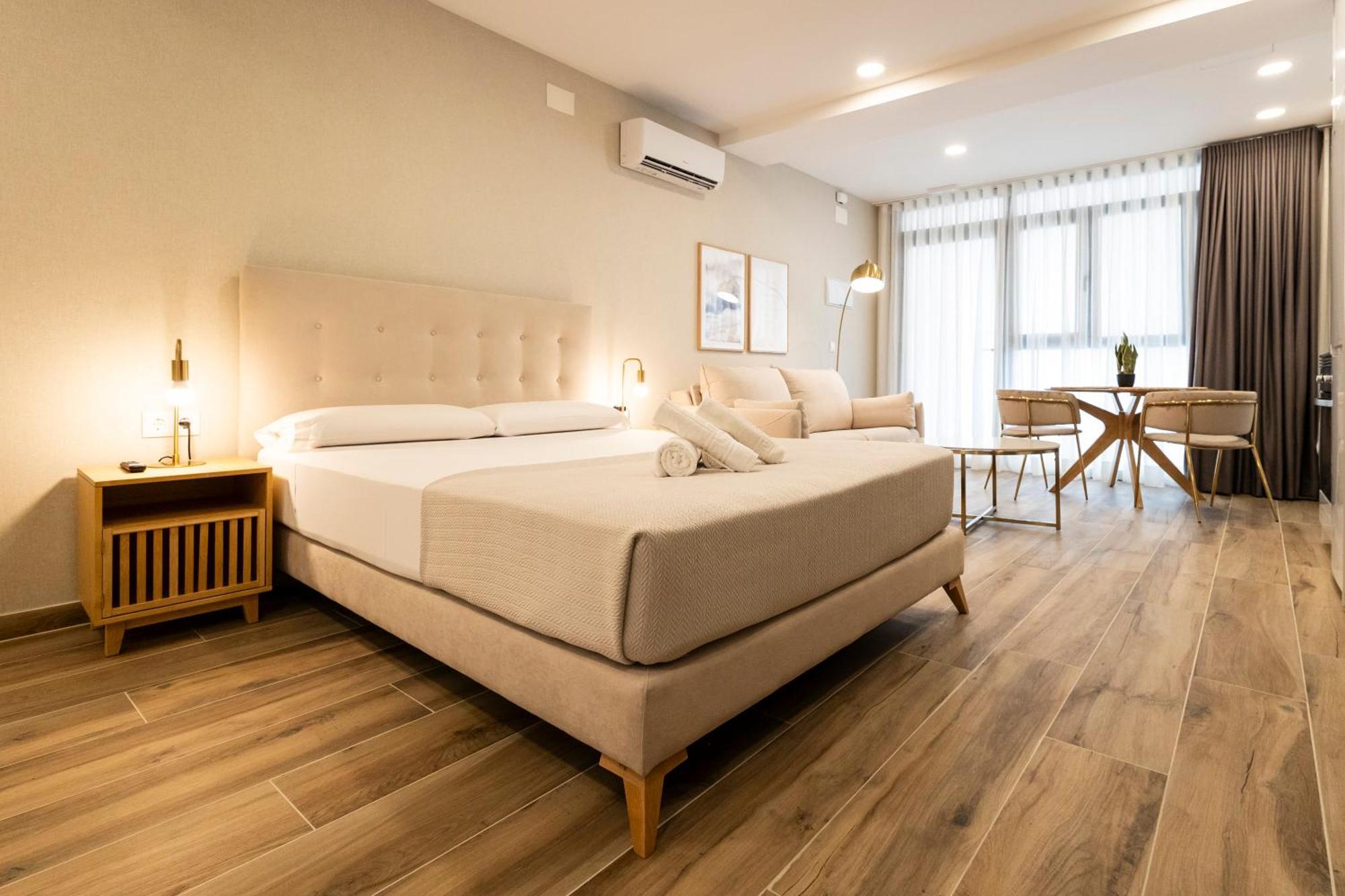 Cortes Suites By Concept Flats Валенсия Екстериор снимка