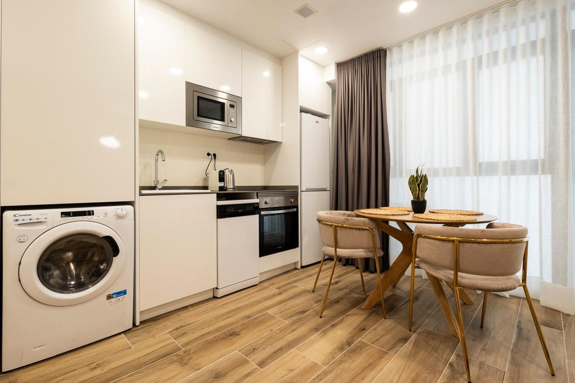 Cortes Suites By Concept Flats Валенсия Екстериор снимка