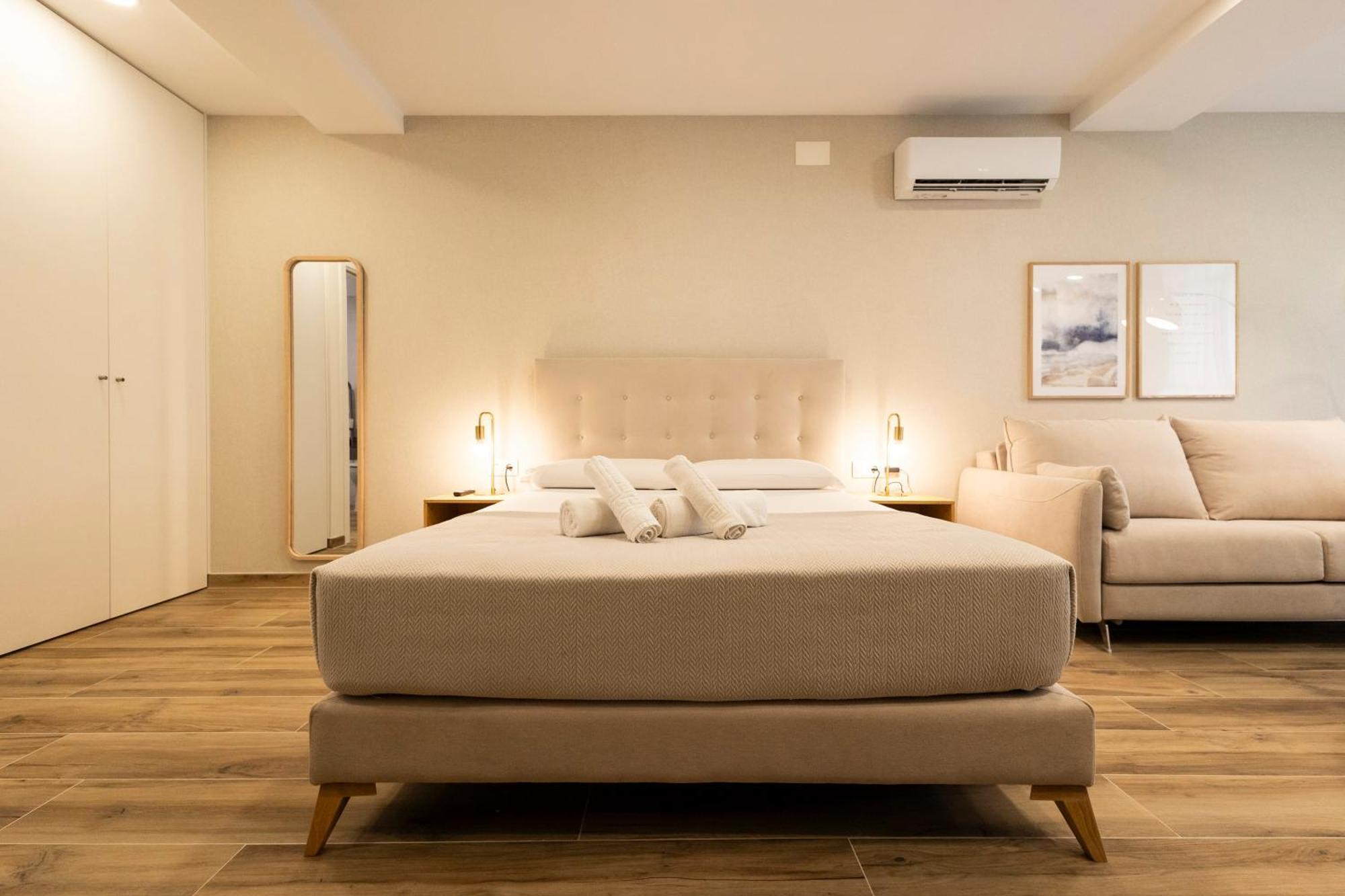 Cortes Suites By Concept Flats Валенсия Екстериор снимка